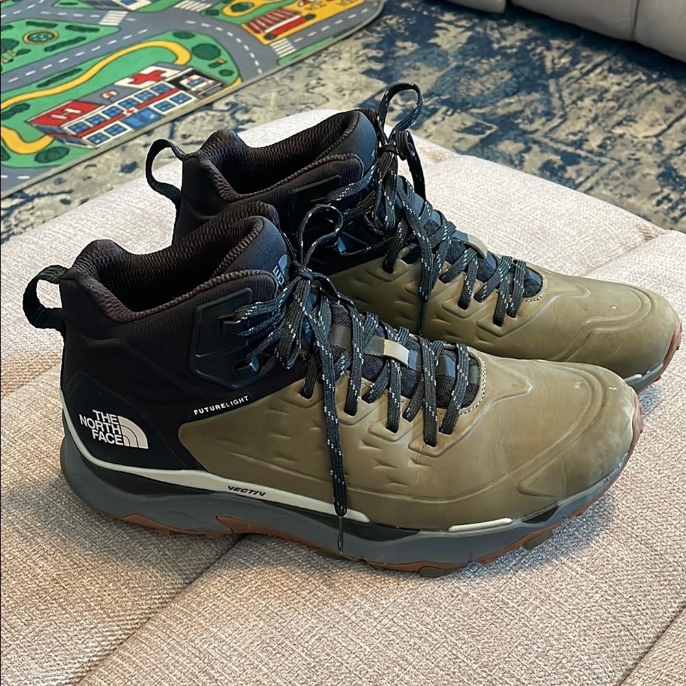 The North Face Green and Black Hiking Boots Futurelight Men’s Size 12
